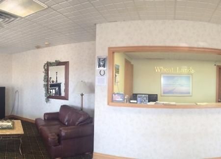 Sunflower Inn & Suites - Garden City Esterno foto