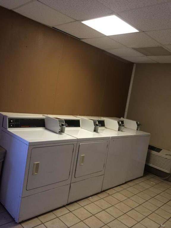 Sunflower Inn & Suites - Garden City Esterno foto