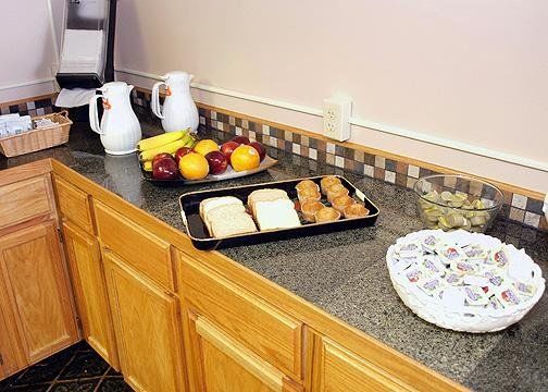 Sunflower Inn & Suites - Garden City Esterno foto