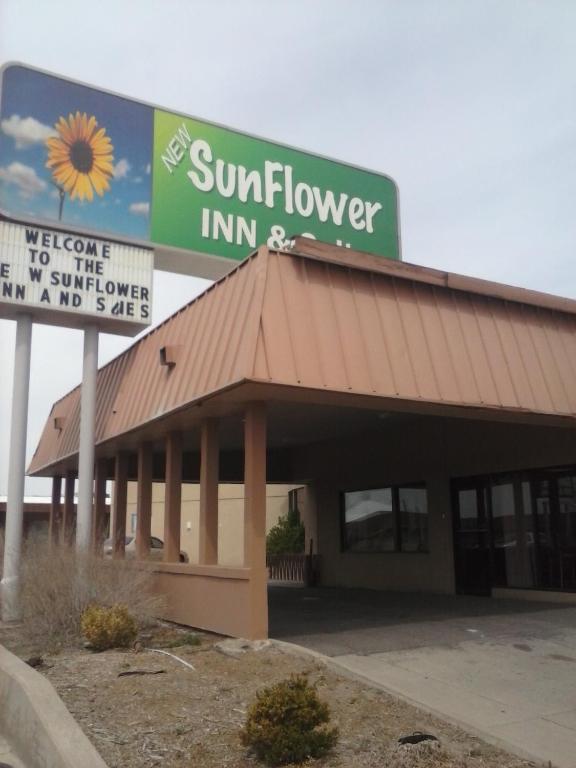 Sunflower Inn & Suites - Garden City Esterno foto