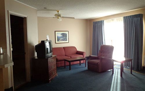Sunflower Inn & Suites - Garden City Esterno foto